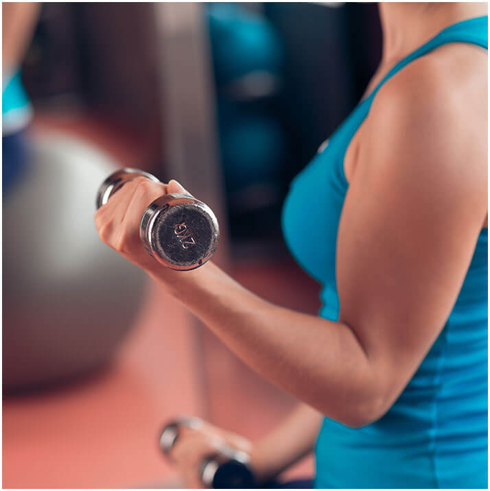 woman doing biceps workout